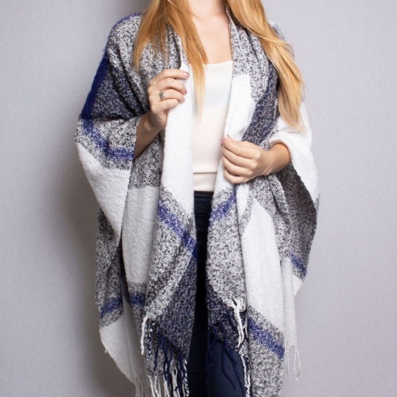 Boho Plaid Fringe Poncho Shawl - Picture 3 of 4